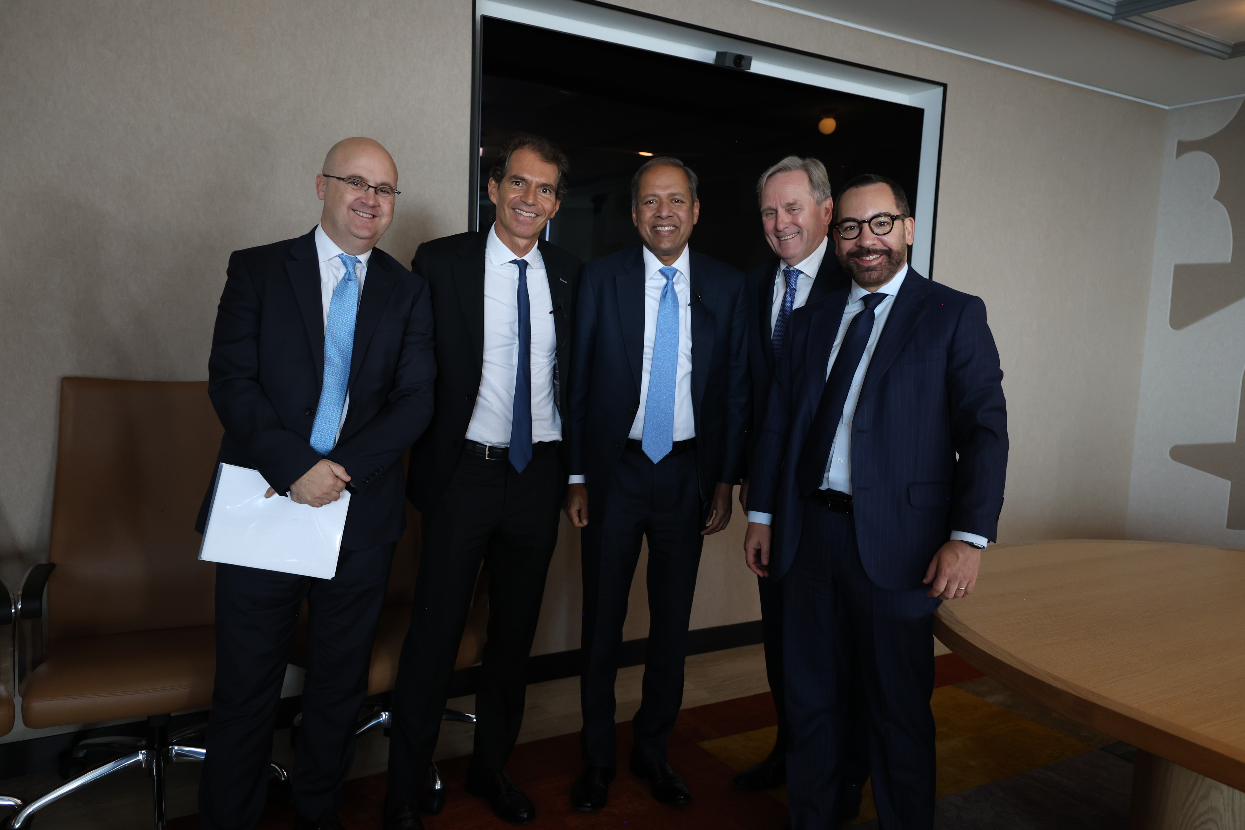 3/4 – Richard Haworth with Raul Martinez-Ostos, CS Venkatakrishnan, Geoffrey Belsher and others. 