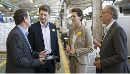 Perspectiva Global + Compromiso Local Profundo